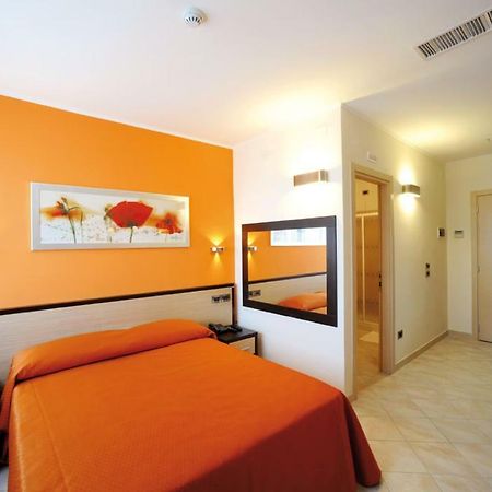 Hotel Cristina Rocca San Giovanni Exteriör bild