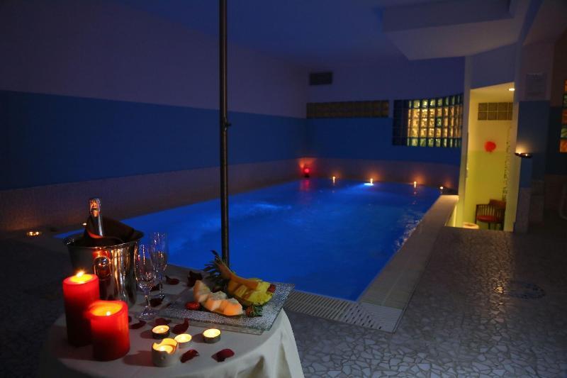 Hotel Cristina Rocca San Giovanni Exteriör bild