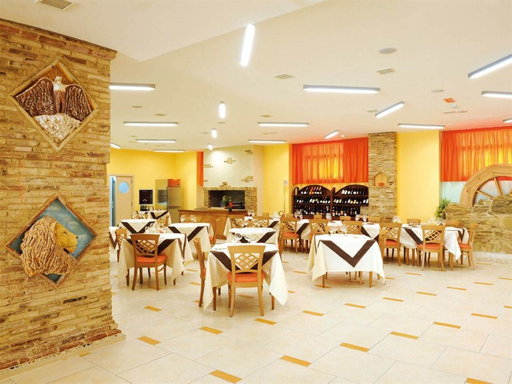Hotel Cristina Rocca San Giovanni Exteriör bild
