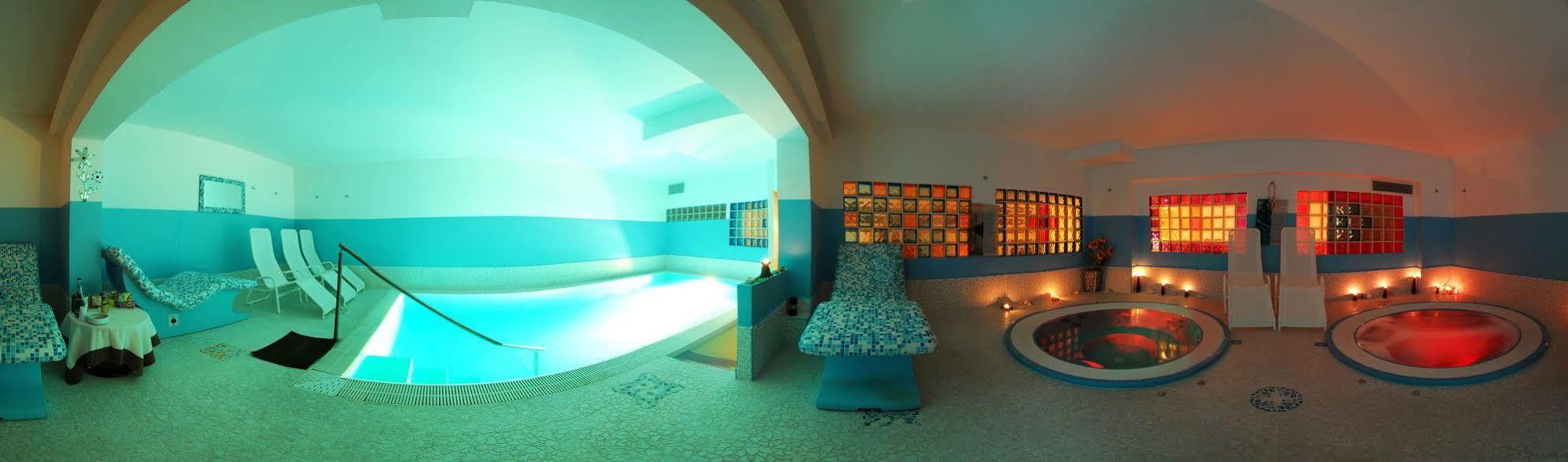 Hotel Cristina Rocca San Giovanni Exteriör bild