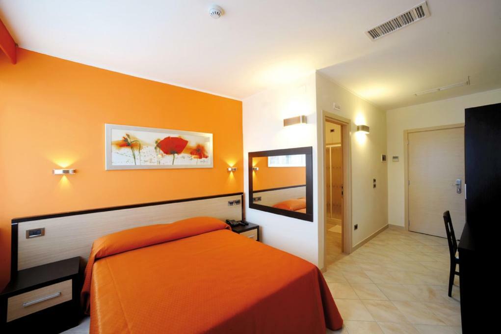Hotel Cristina Rocca San Giovanni Exteriör bild