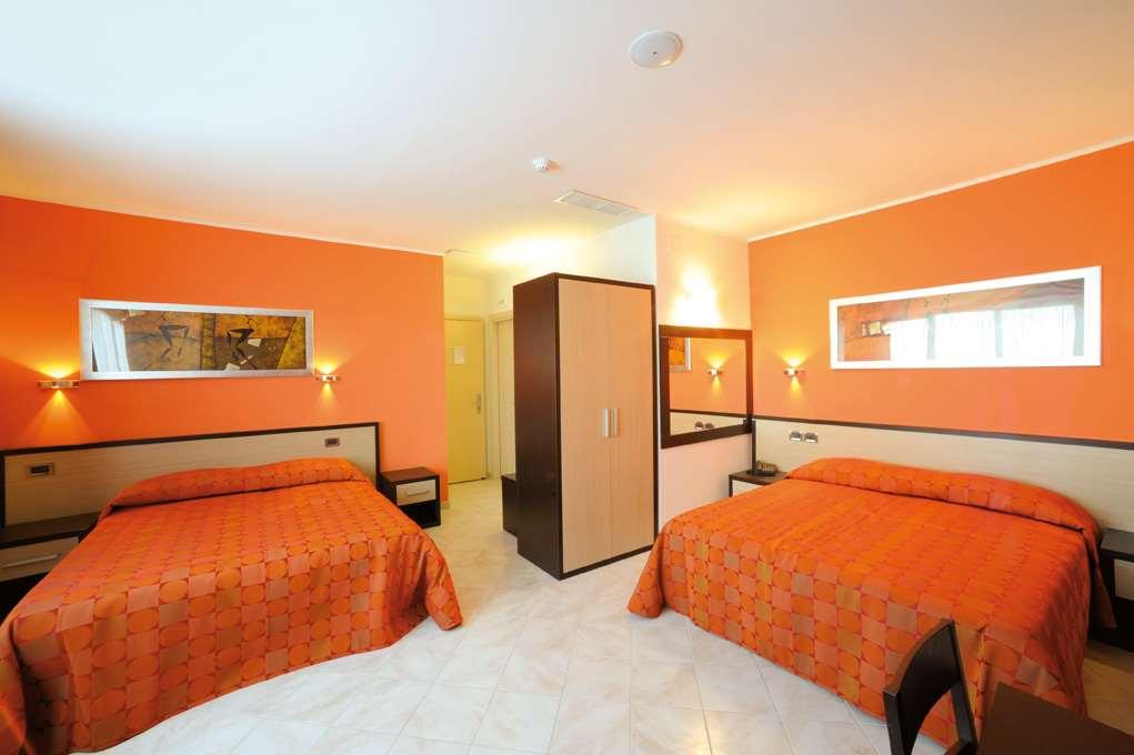Hotel Cristina Rocca San Giovanni Rum bild